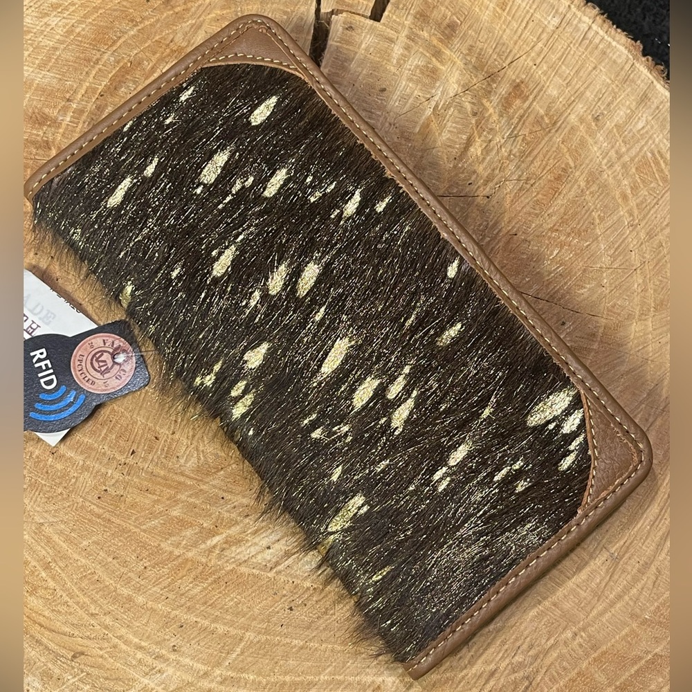 NWT! Beautiful Brindle Hyde and Leather Wallet by Vaan & Co 💕